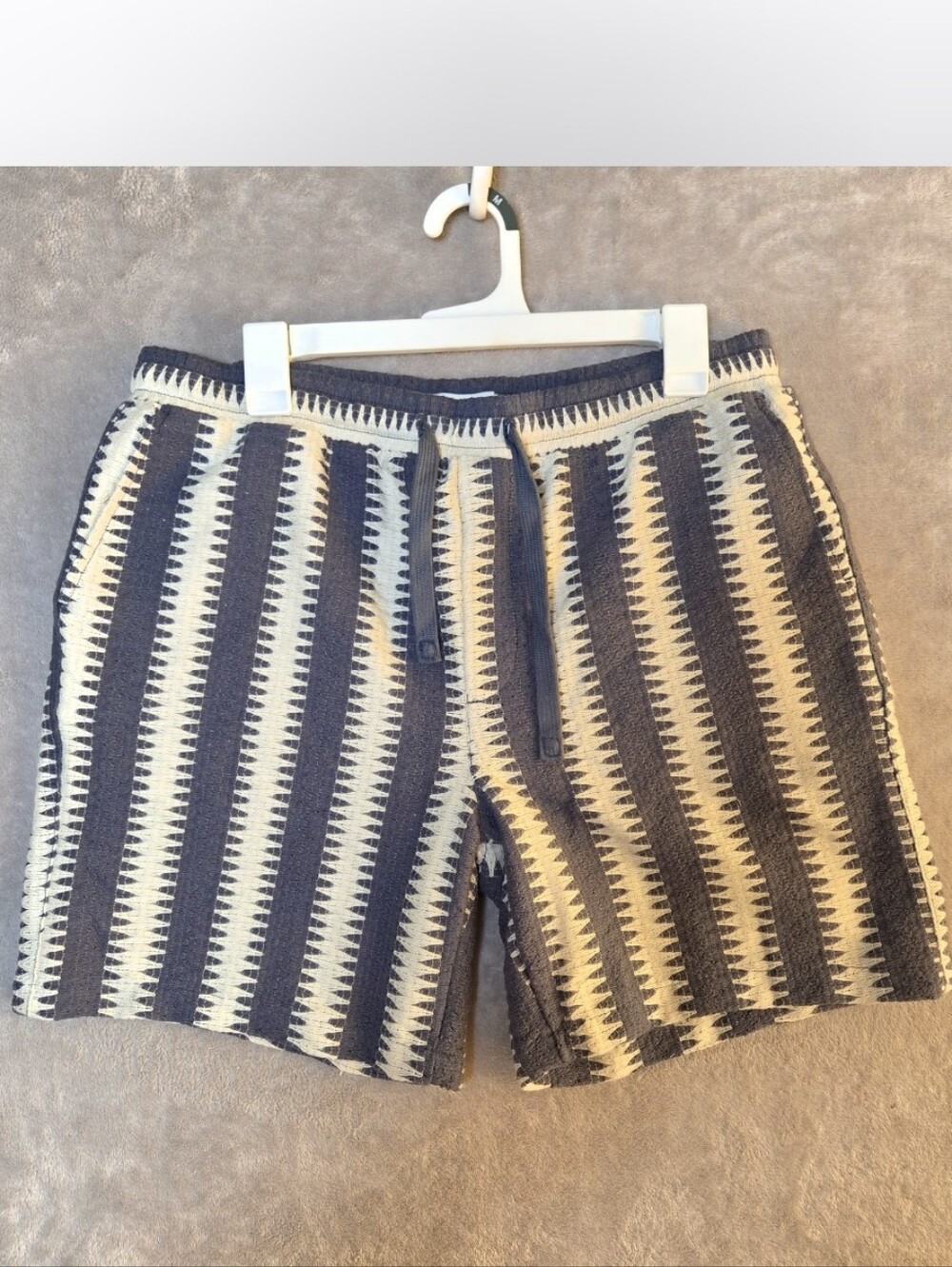 Denim Co Men's M Striped Relaxed Fit Knitted Shorts Gray Cream Zigzag Pattern M